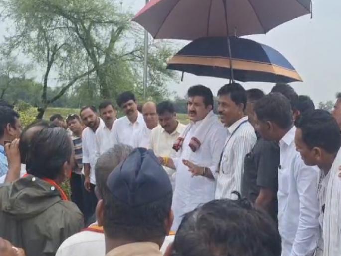 Minister Rathore's words to farmers after saying he will return the meager aid, 'The more the loss, the more aid' | तुटपुंजी मदत परत करणार म्हणताच शेतकऱ्यांना मंत्री राठोड म्हणाले, 'जास्त नुकसान, जास्त मदत'
