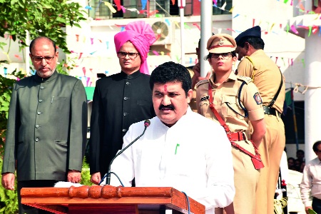 Due to agricultural schemes, relief to farmers! | कृषी योजनांमुळे शेतकर्यांना दिलासा! Due to agricultural schemes, relief to farmers! | कृषी योजनांमुळे शेतकर्यांना दिलासा!