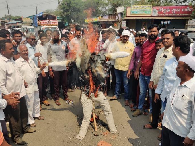 500 crore corruption charges against Rahul Kul; Burning effigy of Sanjay Raut | राहूल कुल यांच्यावर ५०० कोटींच्या भ्रष्टाचाराचे आरोप; संजय राऊतांच्या पुतळ्याचे दहन 500 crore corruption charges against Rahul Kul; Burning effigy of Sanjay Raut | राहूल कुल यांच्यावर ५०० कोटींच्या भ्रष्टाचाराचे आरोप; संजय राऊतांच्या पुतळ्याचे दहन
