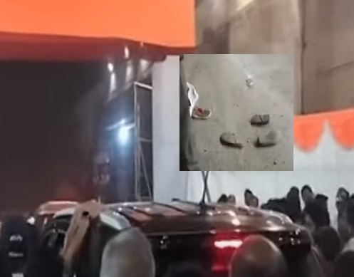 slipper thrown on sanjay raut car from the flyover in solapur | संजय राऊत यांच्या गाडीवर उड्डाणपुलावरुन चप्पलफेक; ‘नारायण राणे झिंदाबाद’च्या घाेषणा slipper thrown on sanjay raut car from the flyover in solapur | संजय राऊत यांच्या गाडीवर उड्डाणपुलावरुन चप्पलफेक; ‘नारायण राणे झिंदाबाद’च्या घाेषणा