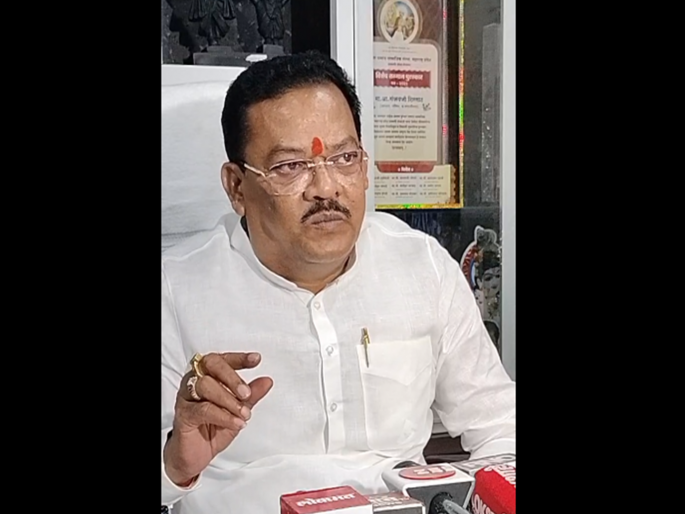 Those who sit on father's throne should not talk about dynasty; Sanjay Sirsat's criticism | बापाच्या जहांगीरीवर बसणाऱ्यांनी घराणेशाहीवर बोलू नये; संजय सिरसाटांची ठाकरेंवर बोचरी टीका Those who sit on father's throne should not talk about dynasty; Sanjay Sirsat's criticism | बापाच्या जहांगीरीवर बसणाऱ्यांनी घराणेशाहीवर बोलू नये; संजय सिरसाटांची ठाकरेंवर बोचरी टीका