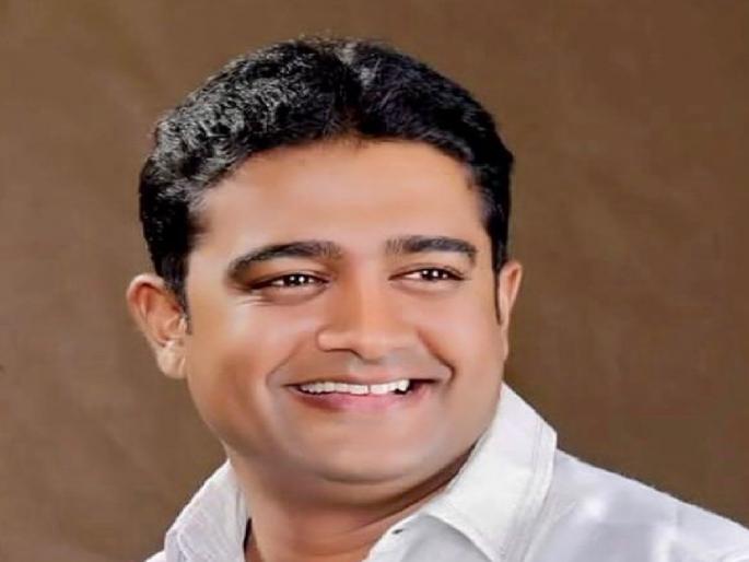 Deported Sanjay Telnade at a political event in Kolhapur, the video went viral causing panic in the police force | Kolhapur: हद्दपार संजय तेलनाडे राजकीय कार्यक्रमात, व्हिडीओ व्हायरल झाल्याने पोलिस दलात खळबळ Deported Sanjay Telnade at a political event in Kolhapur, the video went viral causing panic in the police force | Kolhapur: हद्दपार संजय तेलनाडे राजकीय कार्यक्रमात, व्हिडीओ व्हायरल झाल्याने पोलिस दलात खळबळ