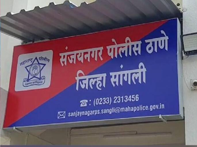 Wife breaks husband thumb with pliers in Sangli | साबण आणून देऊन दमताय का? पत्नीने पक्कडने पतीचा अंगठा फोडला, सांगलीतील घटना Wife breaks husband thumb with pliers in Sangli | साबण आणून देऊन दमताय का? पत्नीने पक्कडने पतीचा अंगठा फोडला, सांगलीतील घटना