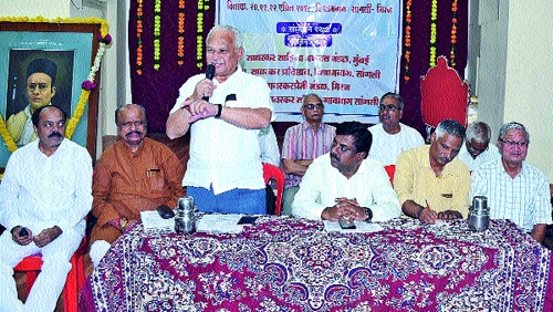 Satkarkar's contribution to elected unanimously elected president: Vinod Kulkarni | संमेलनाध्यक्ष बिनविरोध निवडीत सातारकरांचे योगदान : विनोद कुलकर्णी Satkarkar's contribution to elected unanimously elected president: Vinod Kulkarni | संमेलनाध्यक्ष बिनविरोध निवडीत सातारकरांचे योगदान : विनोद कुलकर्णी