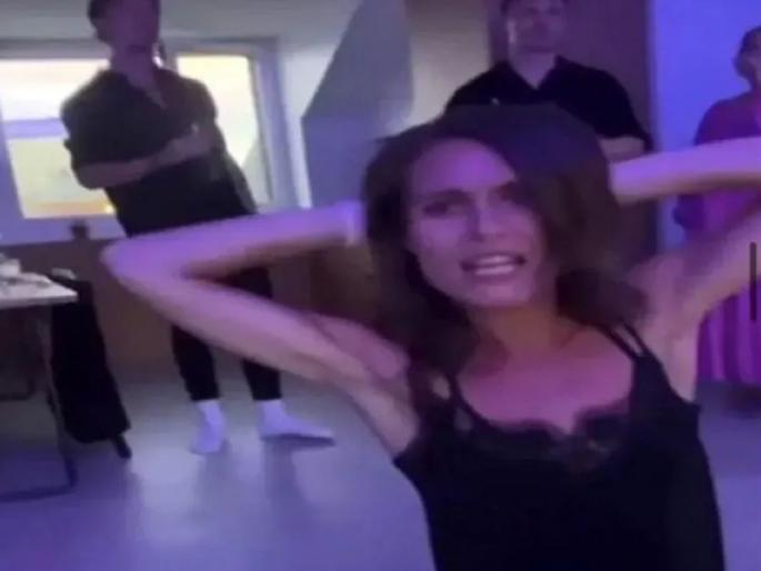 After drinking in the party, this Finland Prime Minister did a strange dance, the video went viral | Sanna Marin: पार्टीमध्ये मद्यपान करून या महिला पंतप्रधानांनी केला झिंगाट डान्स, व्हिडीओ व्हायरल