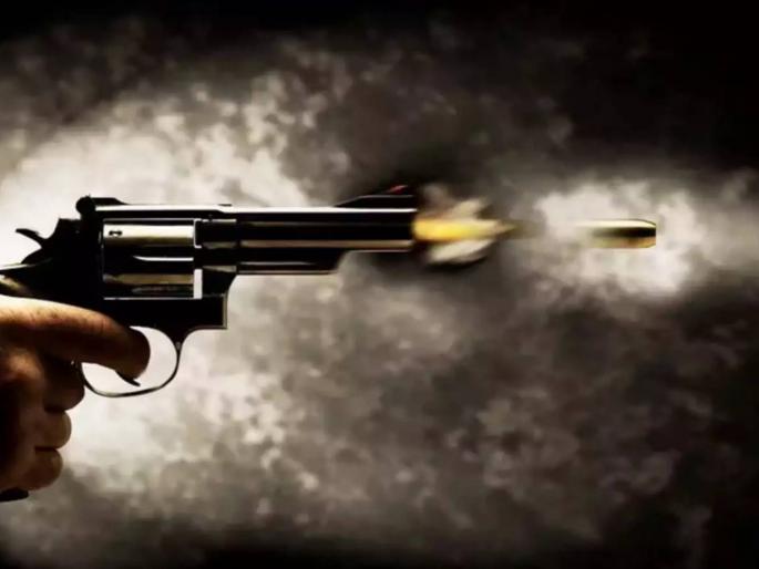 Firing near Sanpada DMart, one injured, two absconding on the woman | सानपाडा डिमार्ट जवळ गोळीबार, एकजण जखमी, बाईवरुन दोघे फरार Firing near Sanpada DMart, one injured, two absconding on the woman | सानपाडा डिमार्ट जवळ गोळीबार, एकजण जखमी, बाईवरुन दोघे फरार