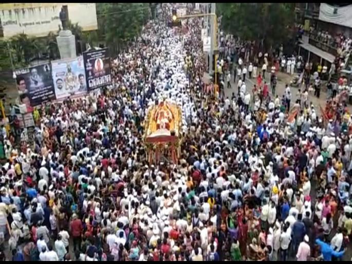 pimpari chinchwad city welcome's Palkhi and Warkari with happiness | उद्योगनगरीत अवघा रंग एक झाला pimpari chinchwad city welcome's Palkhi and Warkari with happiness | उद्योगनगरीत अवघा रंग एक झाला