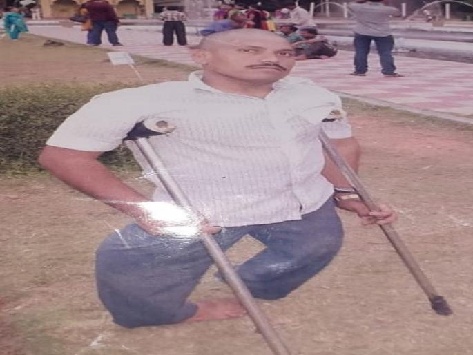 Death of a disabled man by tanker collision; Accident on Sonai-Shinganapur road |  टँकरच्या धडकेने अपंग तरूणाचा मृत्यू; सोनई-शिंगणापूर रस्त्यावरील अपघात Death of a disabled man by tanker collision; Accident on Sonai-Shinganapur road |  टँकरच्या धडकेने अपंग तरूणाचा मृत्यू; सोनई-शिंगणापूर रस्त्यावरील अपघात