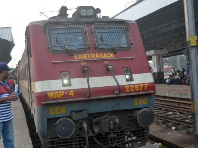 In Nagpur, angry passengers blocked Santragachi Express for half an hour | नागपुरात संतप्त प्रवाशांनी संत्रागाछी एक्स्प्रेस पाऊण तास रोखली In Nagpur, angry passengers blocked Santragachi Express for half an hour | नागपुरात संतप्त प्रवाशांनी संत्रागाछी एक्स्प्रेस पाऊण तास रोखली
