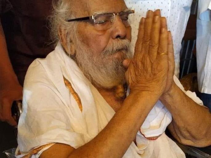 Ramrao Maharaj, the Dharmaguru of the Banjara community, left for Paheradevi | बंजारा समाजाचे धर्मगुरु रामराव महाराज यांचे पार्थिव पाेहरादेवीकडे रवाना; रविवारी हाेणार अंत्यसंस्कार Ramrao Maharaj, the Dharmaguru of the Banjara community, left for Paheradevi | बंजारा समाजाचे धर्मगुरु रामराव महाराज यांचे पार्थिव पाेहरादेवीकडे रवाना; रविवारी हाेणार अंत्यसंस्कार