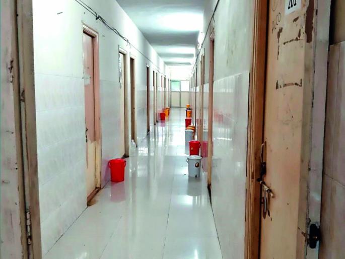 Corona virus : Not hatred, but love and care in covid centre at pune | Corona virus : पुण्यातील सणस मैदानावरील 'कोविड सेंटर' मध्ये तिरस्कार नव्हे तर मिळते आपुलकी... Corona virus : Not hatred, but love and care in covid centre at pune | Corona virus : पुण्यातील सणस मैदानावरील 'कोविड सेंटर' मध्ये तिरस्कार नव्हे तर मिळते आपुलकी...