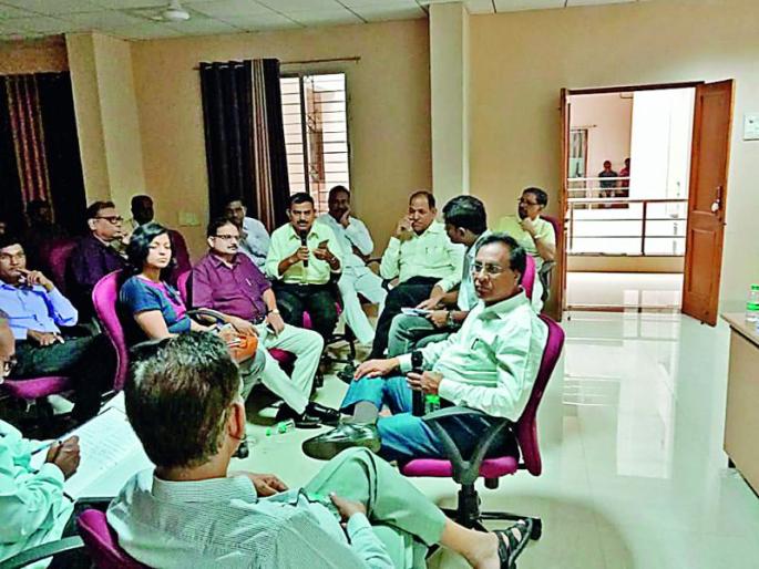 Take taluka-wise rally of landless agricultural laborers | भूमिहीन शेतमजुरांचे तालुकानिहाय मेळावे घ्या Take taluka-wise rally of landless agricultural laborers | भूमिहीन शेतमजुरांचे तालुकानिहाय मेळावे घ्या
