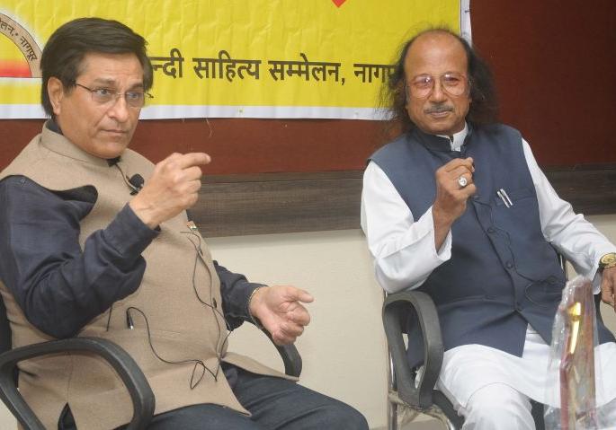 A famous Neuro surgeon and poet Lokendra Singh says that the mentality of the people is bad | प्रसिद्ध न्यूरो सर्जन व कवी लोकेंद्र सिंह  म्हणतात , लोकांची मानसिकताच खराब