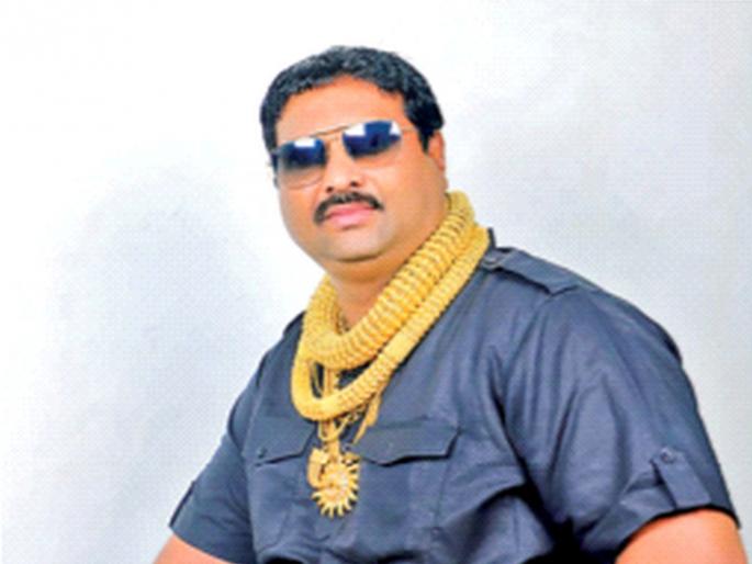 "Ocean" of gold in Sagar Sapke's house! One and a half kilo gold on the body: fan for 25 years | सपकेंच्या घरात सोन्याचा ‘सागर’! अंगावर दीड किलो सोने : २५ वर्षांपासून हौस "Ocean" of gold in Sagar Sapke's house! One and a half kilo gold on the body: fan for 25 years | सपकेंच्या घरात सोन्याचा ‘सागर’! अंगावर दीड किलो सोने : २५ वर्षांपासून हौस