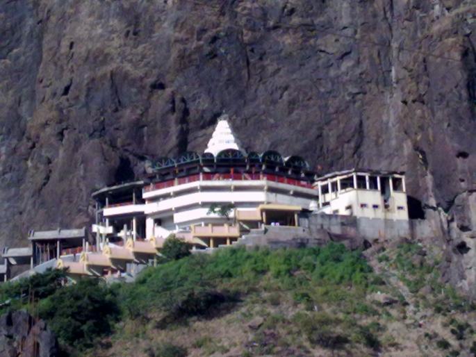1200 devotees per hour for Saptashrungi Darshan | सप्तशृंगीच्या दर्शनासाठी ताशी १२०० भाविकांना प्रवेश 1200 devotees per hour for Saptashrungi Darshan | सप्तशृंगीच्या दर्शनासाठी ताशी १२०० भाविकांना प्रवेश