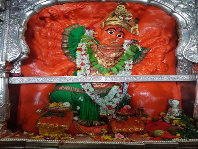 Thousands of devotees storm the crowd to celebrate Saptashrungi Devi, | सप्तश्रृंगीदेवीच्या दर्शनासाठी भाविकांची तुफान गर्दी, आजची माळ सहावी
