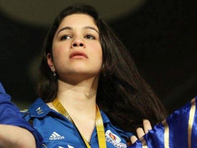 IPL 2021 sara tendulkar in trend ahead of mi vs kkr match due to shubman gill and arjun tendulkar | IPL 2021: मॅच कोलकाता-मुंबईची, पण चर्चा फक्त साराची; नेटकऱ्यांनी अवस्था सांगितली सचिनच्या लेकीची