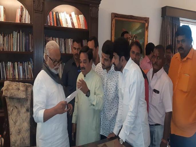 Bhujbal has been arrested by the bureaucrats for stopping the municipal action | महापालिकेची कारवाई रोखण्यासाठी सराफ व्यावसायिकांचे भुजबळ यांना साकडे