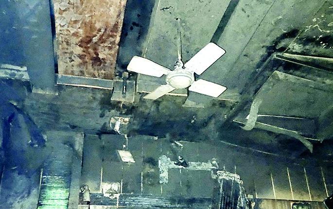 Fire at Shraddha Shops in Muktainagar | मुक्ताईनगर येथे सराफा दुकानाला आग