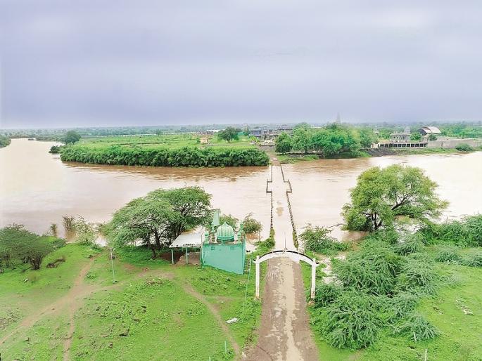 Danger of flood to Sarela Island; The Mahants refuse to leave the island | सराळा बेटाला पुराचा धोका; महंतांचा बेट सोडण्यास नकार Danger of flood to Sarela Island; The Mahants refuse to leave the island | सराळा बेटाला पुराचा धोका; महंतांचा बेट सोडण्यास नकार