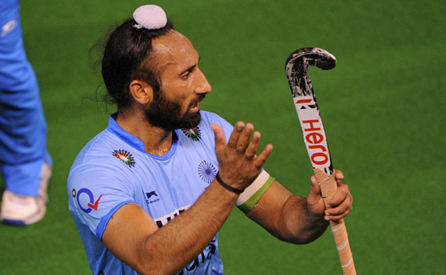 Commonwealth Games: captain Sardar Singh dropped from Hockey team | राष्ट्रकुल क्रीडा स्पर्धा : कर्णधार सरदार सिंगलाच हॉकी संघातून डच्चू Commonwealth Games: captain Sardar Singh dropped from Hockey team | राष्ट्रकुल क्रीडा स्पर्धा : कर्णधार सरदार सिंगलाच हॉकी संघातून डच्चू