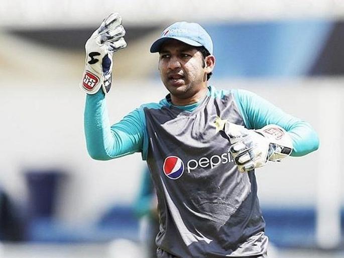 ICC investigating racism charges against Sarfraz Ahmed, could hand 4 ODI or 2 Test ban to Pakistan skipper | पाक कर्णधाराला वर्णद्वेषी टिप्पणी महागात पडणार, आयसीसी कठोर कारवाई करणार