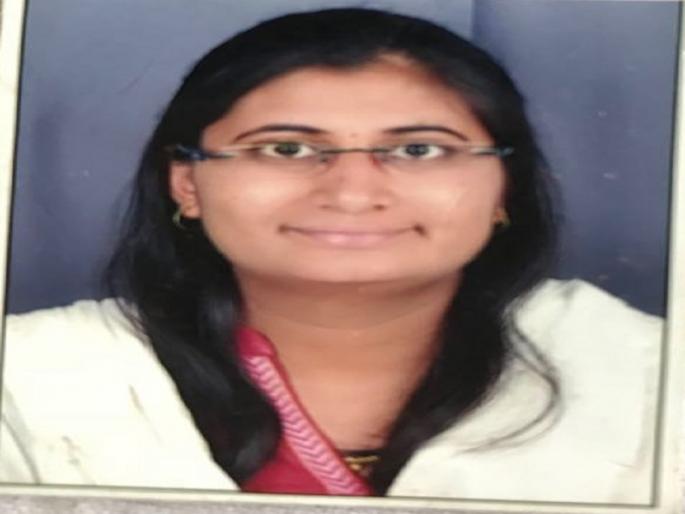 A truck hit a doctor women on Paithan road | पैठण रोडवर भरधाव ट्रकने डॉक्टर तरुणीस चिरडले 