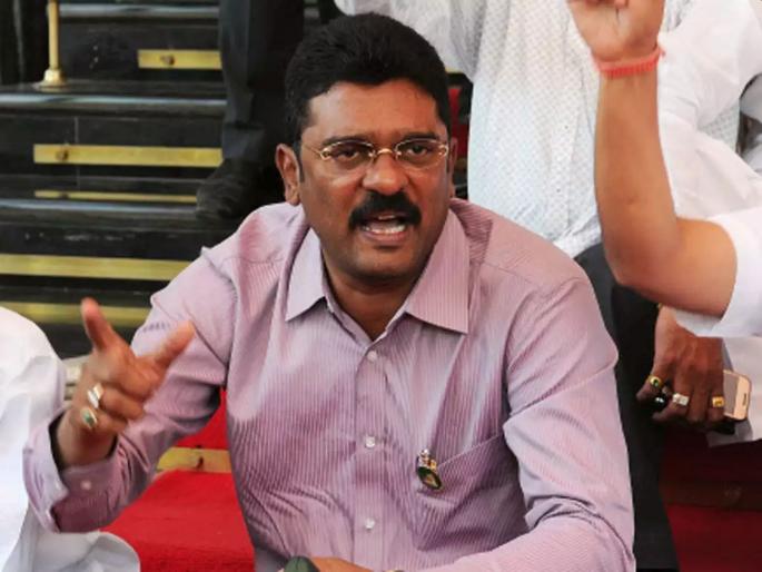 shiv sena mla Pratap Sarnaiks reaction on ed raids in his office and house | ईडीच्या धाडींमुळे माझं तोंड बंद होणार नाही; सरनाईकांचा आक्रमक पवित्रा shiv sena mla Pratap Sarnaiks reaction on ed raids in his office and house | ईडीच्या धाडींमुळे माझं तोंड बंद होणार नाही; सरनाईकांचा आक्रमक पवित्रा