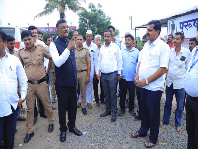 Eliminate inconvenience to ST passengers at hotels; otherwise action will be taken - Transport Minister Pratap Sarnaik's surprise visit to hotel stops on the highway | हाॅटेलवर एसटी प्रवाशांची होणारी गैरसोय दूर करा; अन्यथा कारवाई; परिवहन मंत्री प्रताप सरनाईकांचा इशारा Eliminate inconvenience to ST passengers at hotels; otherwise action will be taken - Transport Minister Pratap Sarnaik's surprise visit to hotel stops on the highway | हाॅटेलवर एसटी प्रवाशांची होणारी गैरसोय दूर करा; अन्यथा कारवाई; परिवहन मंत्री प्रताप सरनाईकांचा इशारा