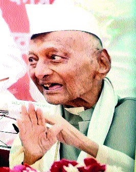 Execution of former government minister Sarnaik | माजी मंत्री सरनाईक यांच्यावर शासकीय इतमामात अंत्यसंस्कार Execution of former government minister Sarnaik | माजी मंत्री सरनाईक यांच्यावर शासकीय इतमामात अंत्यसंस्कार