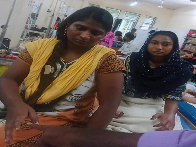 Mother survived the snake bite girl's life | आईची माया! सर्प दंशानंतरही तिने वाचवले मुलीचे प्राण Mother survived the snake bite girl's life | आईची माया! सर्प दंशानंतरही तिने वाचवले मुलीचे प्राण