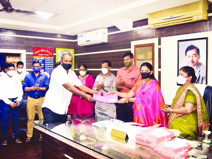 Corona virus in Sindhdurg: Zilla Parishad will provide insurance cover to Sarpanch from its own funds | Corona virus In Sindhdurg : जिल्हा परिषद स्वनिधीतून सरपंचांना देणार विमा कवच Corona virus in Sindhdurg: Zilla Parishad will provide insurance cover to Sarpanch from its own funds | Corona virus In Sindhdurg : जिल्हा परिषद स्वनिधीतून सरपंचांना देणार विमा कवच