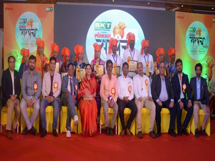 Sarpanch Award Distribution Function: Honor of Thiripraksh Panchayat for Nashik at the platform of 'Lokmat' | सरपंच अवॉर्डस् वितरण सोहळा : ‘लोकमत’च्या व्यासपीठावर नाशिकच्या कर्तबगार तेरा सरपंचांचा सन्मान Sarpanch Award Distribution Function: Honor of Thiripraksh Panchayat for Nashik at the platform of 'Lokmat' | सरपंच अवॉर्डस् वितरण सोहळा : ‘लोकमत’च्या व्यासपीठावर नाशिकच्या कर्तबगार तेरा सरपंचांचा सन्मान