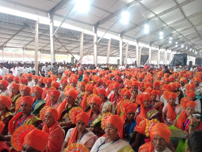 1300 sarpanchs reached Nashik 'Sasan Darbari' | Nashik: नाशिकमध्ये १३०० सरपंच पोहचले 'शासन दरबारी '  1300 sarpanchs reached Nashik 'Sasan Darbari' | Nashik: नाशिकमध्ये १३०० सरपंच पोहचले 'शासन दरबारी '