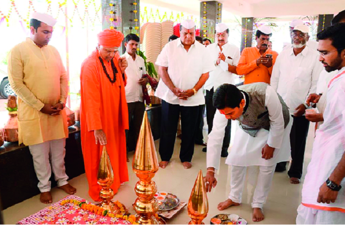 Hassan Mushrif for the welfare of Gorigrib, Jhatta-Shivalinghwar Mahaswamiji | हसन मुश्रीफ गोरगरिबांच्या कल्याणासाठी झटले-शिवलिंगेश्वर महास्वामीजी Hassan Mushrif for the welfare of Gorigrib, Jhatta-Shivalinghwar Mahaswamiji | हसन मुश्रीफ गोरगरिबांच्या कल्याणासाठी झटले-शिवलिंगेश्वर महास्वामीजी