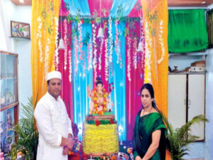 Ganesh Mahotsav: Sohail Khan Performs Namaz Along With Aarti In A Muslim Family's Home All Religions - Preserving Equality | मुस्लीम कुटुंबाच्या घरात आरतीसोबतच नमाज पठणही, सोहेल खान करताहेत सर्वधर्म - समभावाचे जतन Ganesh Mahotsav: Sohail Khan Performs Namaz Along With Aarti In A Muslim Family's Home All Religions - Preserving Equality | मुस्लीम कुटुंबाच्या घरात आरतीसोबतच नमाज पठणही, सोहेल खान करताहेत सर्वधर्म - समभावाचे जतन