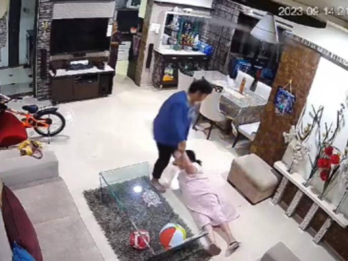 Elderly mother-in-law beaten up by daughter-in-law in Thane, crime in Kopri police station | ठाण्यात वयोवृद्ध सासूला सूनेची जबर मारहाण, कोपरी पोलिस ठाण्यात गुन्हा Elderly mother-in-law beaten up by daughter-in-law in Thane, crime in Kopri police station | ठाण्यात वयोवृद्ध सासूला सूनेची जबर मारहाण, कोपरी पोलिस ठाण्यात गुन्हा