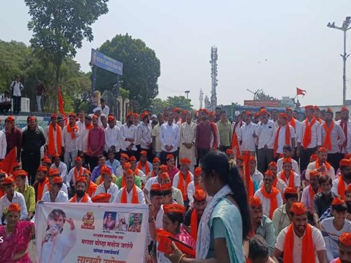 Ex-MLA including BJP leaders ousted, Saswad Maratha Kranti Morcha agitation continues | माजी आमदारासह भाजप नेत्यांना हुसकावले, सासवडला मराठा क्रांती मोर्चाचे आंदोलन सुरूच Ex-MLA including BJP leaders ousted, Saswad Maratha Kranti Morcha agitation continues | माजी आमदारासह भाजप नेत्यांना हुसकावले, सासवडला मराठा क्रांती मोर्चाचे आंदोलन सुरूच