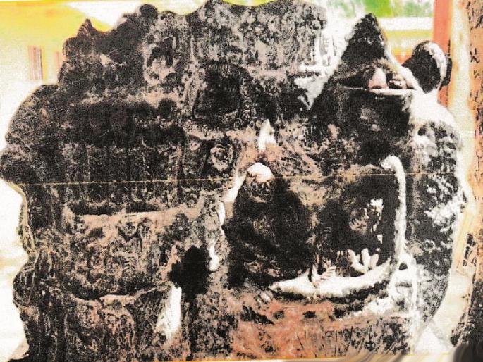 Saswad's Saint Shilpa carving gives message of religion tolerance | धर्म सहिष्णुतेचा संदेश देणारा सासवडचा संतशिल्पपट Saswad's Saint Shilpa carving gives message of religion tolerance | धर्म सहिष्णुतेचा संदेश देणारा सासवडचा संतशिल्पपट