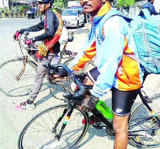 The message of the state's Jal Kranti will reach two cyclists | दोन सायकलस्वार पोहोचविणार राज्यभर जलक्रांतीचा संदेश The message of the state's Jal Kranti will reach two cyclists | दोन सायकलस्वार पोहोचविणार राज्यभर जलक्रांतीचा संदेश