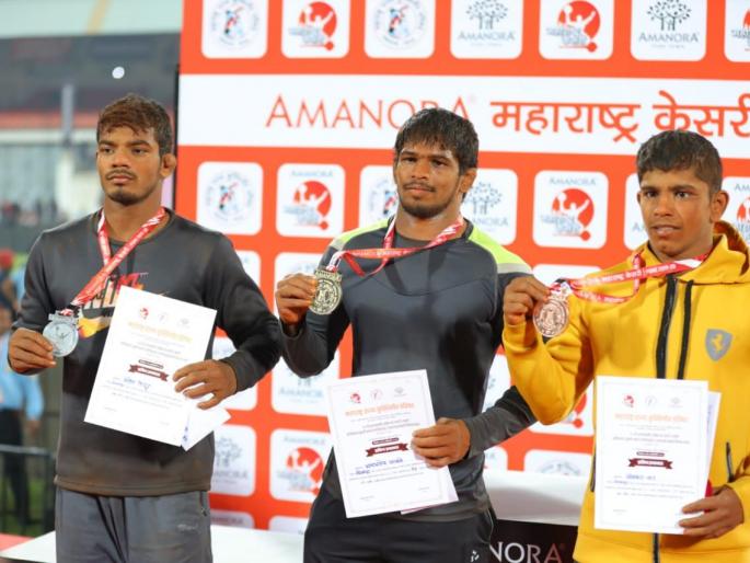 Maharashtra Kesari: Gold Medal of Hanumant Puri and Abasaheb Aktal in Soil Division | महाराष्ट्र केसरी 2020 : माती विभागात आबासाहेब आटकळेने जिंकले सुवर्णपदक Maharashtra Kesari: Gold Medal of Hanumant Puri and Abasaheb Aktal in Soil Division | महाराष्ट्र केसरी 2020 : माती विभागात आबासाहेब आटकळेने जिंकले सुवर्णपदक