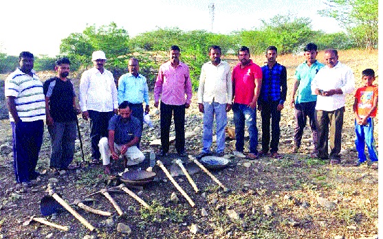  Widening of the pond by the Tirakwadi villagers on 'Water Cup' | ‘वॉटर कप’च्या धर्तीवर तिरकवाडी ग्रामस्थांकडून तलावाचे रुंदीकरण : जलक्रांतीचा निर्धार