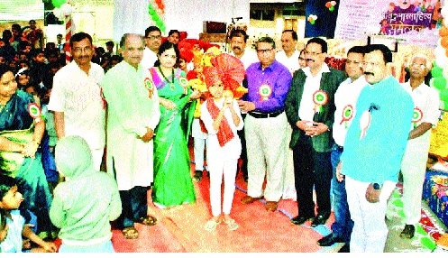 Learning to play laughing with smart digital classroom: Hathikhana School | स्मार्ट डिजिटल वर्गामधून मुलांना हसत खेळत शिक्षण : हत्तीखाना शाळा Learning to play laughing with smart digital classroom: Hathikhana School | स्मार्ट डिजिटल वर्गामधून मुलांना हसत खेळत शिक्षण : हत्तीखाना शाळा