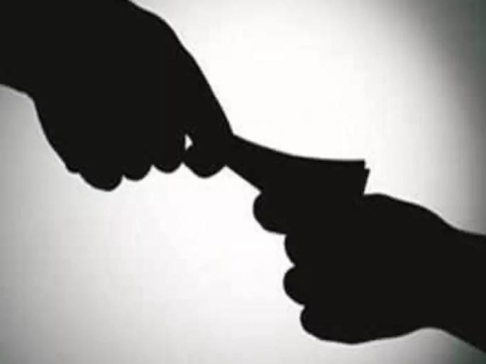 Engineer of construction department caught in bribery net while accepting bribe of Rs.50,000 in Satara | Satara: पन्नास हजारांची लाच घेताना बांधकाम विभागाचा अभियंता लाचलुचपतच्या जाळ्यात Engineer of construction department caught in bribery net while accepting bribe of Rs.50,000 in Satara | Satara: पन्नास हजारांची लाच घेताना बांधकाम विभागाचा अभियंता लाचलुचपतच्या जाळ्यात
