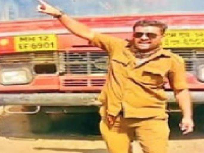 Wai depot carrier Narayan Mandhare is making fun of his colleagues by composing songs through social media | एसटी कर्मचाऱ्यांच्या दु:खावर फुंकर घालतोय ‘बावधनचा बाबा’, व्हिडिओ सोशल मीडियावर व्हायरल Wai depot carrier Narayan Mandhare is making fun of his colleagues by composing songs through social media | एसटी कर्मचाऱ्यांच्या दु:खावर फुंकर घालतोय ‘बावधनचा बाबा’, व्हिडिओ सोशल मीडियावर व्हायरल