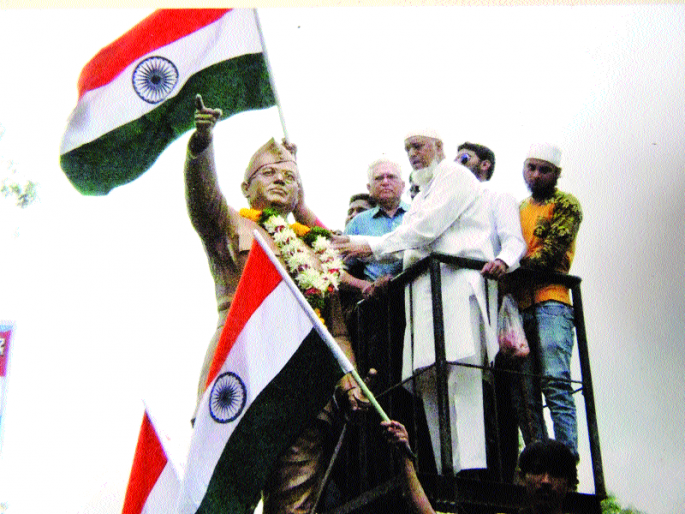 Before the independence, the city was shocked. | स्वातंत्र्य प्राप्तीपूर्वी शहर हादरून गेलं होतं.. Before the independence, the city was shocked. | स्वातंत्र्य प्राप्तीपूर्वी शहर हादरून गेलं होतं..