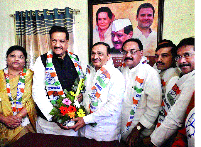 Modi welcomes Delhi burning | दिल्ली जळताना मोदी स्वागतात । पृथ्वीराज चव्हाण Modi welcomes Delhi burning | दिल्ली जळताना मोदी स्वागतात । पृथ्वीराज चव्हाण