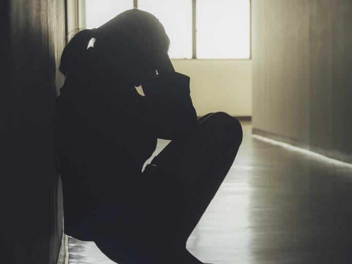 Doctor commits indecent act with minor girl in OPD in Satara | साताऱ्यात डॉक्टरकडून ओपीडीमध्येच अल्पवयीन मुलीशी अश्लील कृत्य, इंजेक्शन देऊन ठार मारण्याची दिली धमकी Doctor commits indecent act with minor girl in OPD in Satara | साताऱ्यात डॉक्टरकडून ओपीडीमध्येच अल्पवयीन मुलीशी अश्लील कृत्य, इंजेक्शन देऊन ठार मारण्याची दिली धमकी