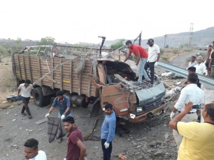 Satara: The death of one of the passengers on the S's Corner, the death toll in 19 | सातारा :एस कॉर्नरवरील त्या अपघातातील आणखी एकाचा मृत्यू, मृतांची संख्या १९ वर Satara: The death of one of the passengers on the S's Corner, the death toll in 19 | सातारा :एस कॉर्नरवरील त्या अपघातातील आणखी एकाचा मृत्यू, मृतांची संख्या १९ वर