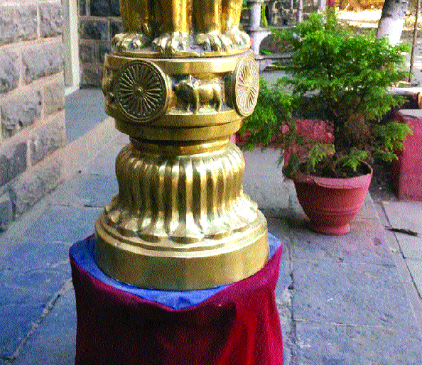 Connada's Ashoka temple light after eighteen years! | कोनाड्यातील अशोकस्तंभाला अठरा वर्षानंतर झळाळी !